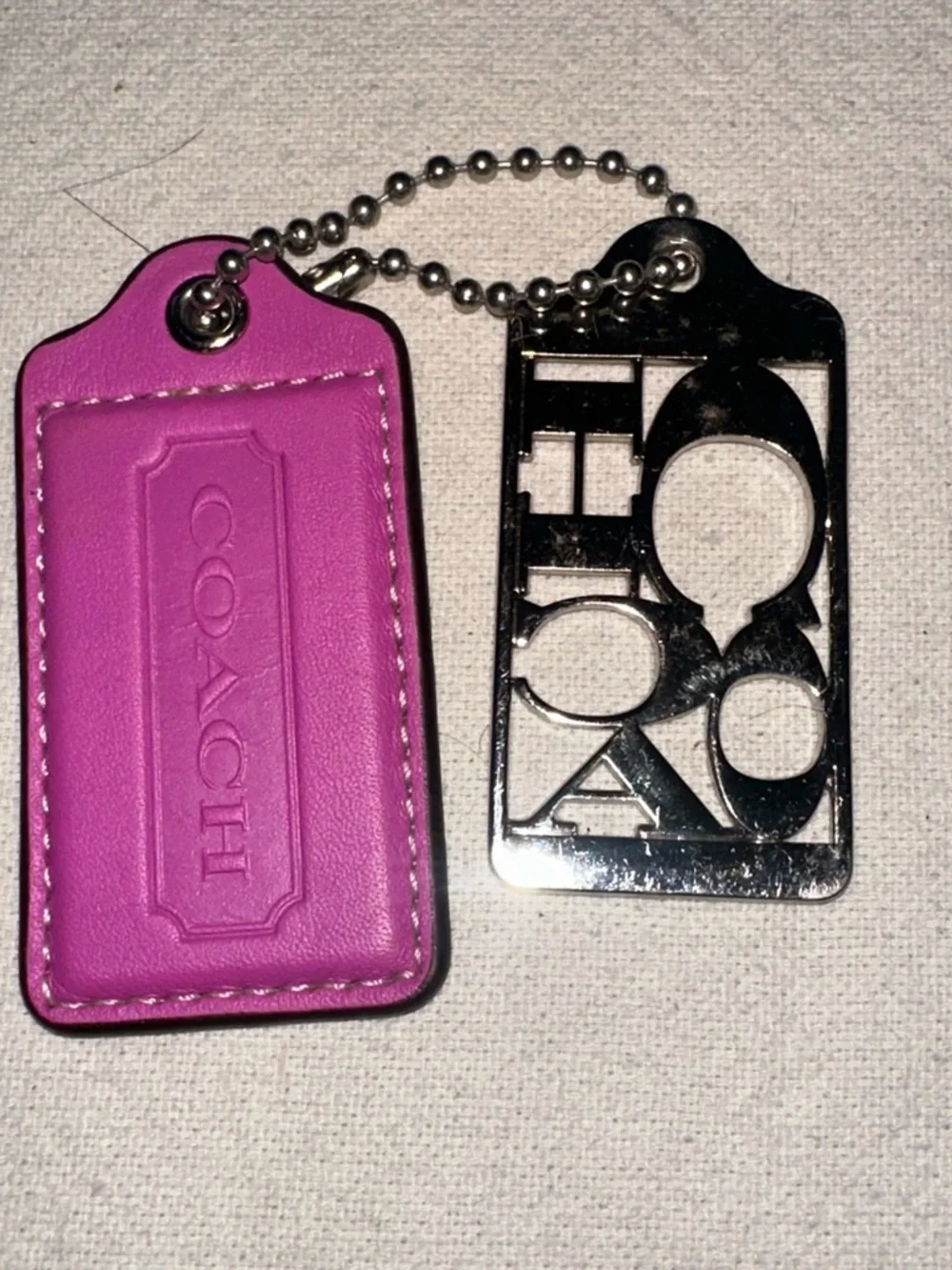 Coach Large 3" Leather Hangtag Pink fuchsia with logo cut out tag - Picture 2 of 5